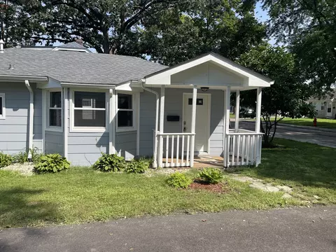 418 Midway Dr, Mundelein, IL 60060