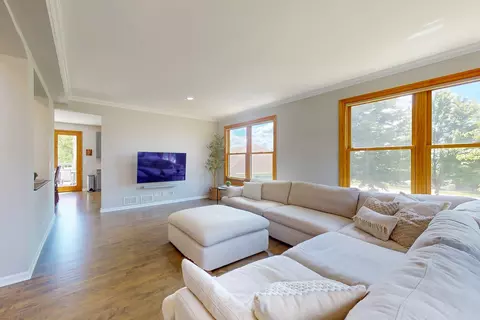 Living - 845 Red Barn Ln, Elgin, IL 60124 photo 2 of 5