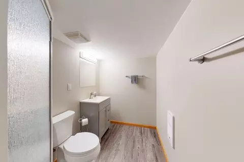 Bath - 845 Red Barn Ln, Elgin, IL 60124 photo 5 of 5