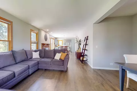 Living - 845 Red Barn Ln, Elgin, IL 60124 photo 4 of 5