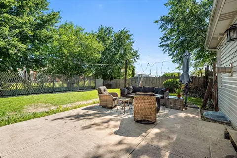 Exterior - 414 Flanagan Cir #B, Minooka, IL 60447 photo 3 of 3