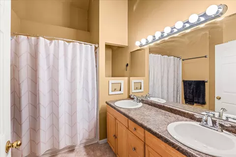 Bath - 414 Flanagan Cir #B, Minooka, IL 60447 photo 3 of 3
