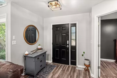 Entry Way - 414 Flanagan Cir #B, Minooka, IL 60447 photo 1 of 2