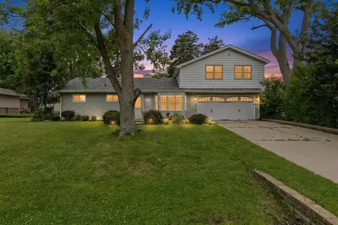 5524 S Bruner St, Hinsdale, IL 60521