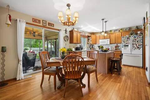 Dining - 401 S 8th Ave, Eldridge, IA 52748 photo 1 of 2