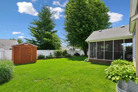 Exterior - 401 S 8th Ave, Eldridge, IA 52748 photo 5 of 6