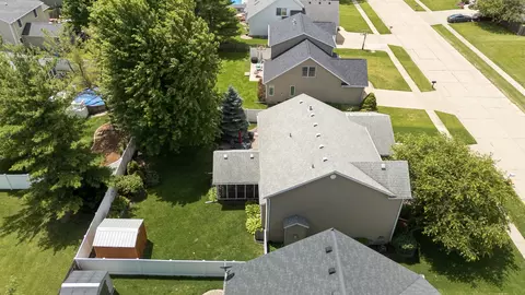 View/Area - 401 S 8th Ave, Eldridge, IA 52748 photo 1 of 4