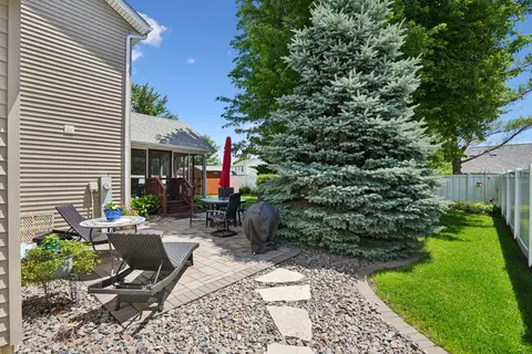 Exterior - 401 S 8th Ave, Eldridge, IA 52748 photo 6 of 6