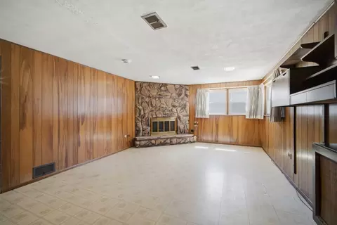 Living - 905 Long Rd, Glenview, IL 60025 photo 5 of 6