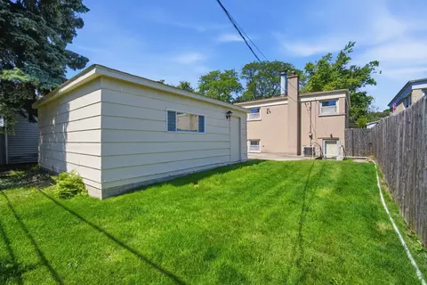 Exterior - 905 Long Rd, Glenview, IL 60025 photo 2 of 2