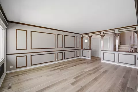 Living - 905 Long Rd, Glenview, IL 60025 photo 4 of 6