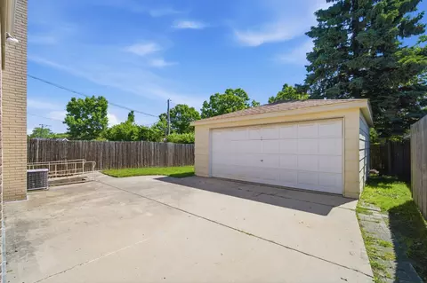 Exterior - 905 Long Rd, Glenview, IL 60025 photo 1 of 2