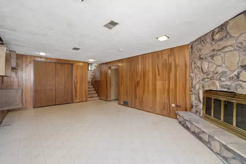Living - 905 Long Rd, Glenview, IL 60025 photo 6 of 6