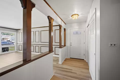 Entry Way - 905 Long Rd, Glenview, IL 60025 photo 1 of 1