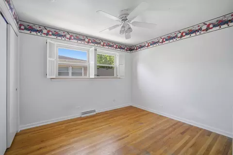 Bedroom - 905 Long Rd, Glenview, IL 60025 photo 3 of 3
