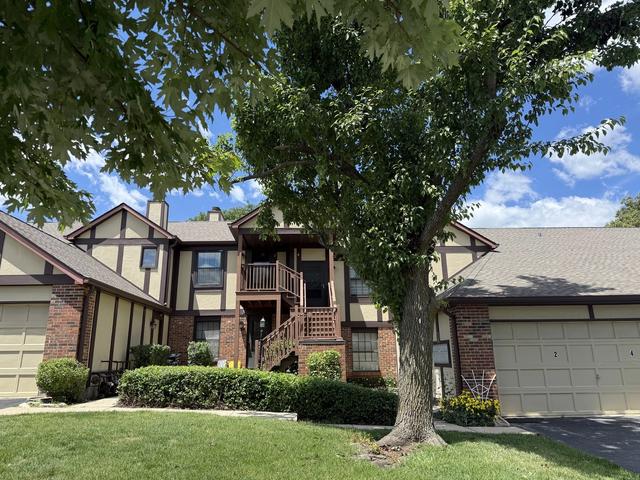372 Sandhurst Cir #4, Glen Ellyn, IL 60137
