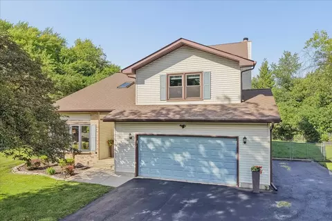 551 Roosevelt Ct, Grayslake, IL 60030