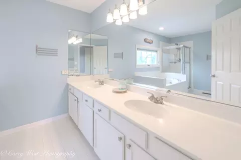 Bath - 1431 Steeplechase Rd, Bartlett, IL 60103 photo 1 of 2