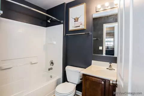 Bath - 1416 Draper Rd, Mchenry, IL 60050 photo 3 of 6