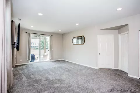 Living - 1416 Draper Rd, Mchenry, IL 60050 photo 5 of 7