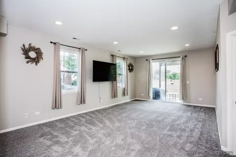 Living - 1416 Draper Rd, Mchenry, IL 60050 photo 4 of 7