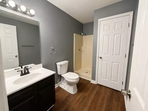 Bath - 1622 Bensington Ct, Normal, IL 61761 photo 2 of 3
