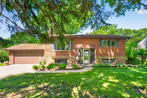 4 N326 Wiant Rd, West Chicago, IL 60185