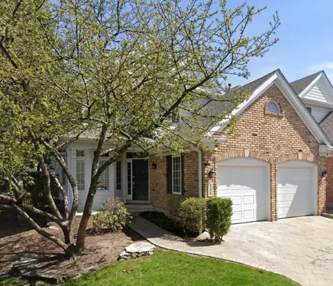 335 Reserve Cir, Clarendon Hills, IL 60514