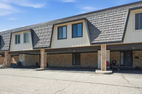 11 Cour Caravelle #11, Palos Hills, IL 60465