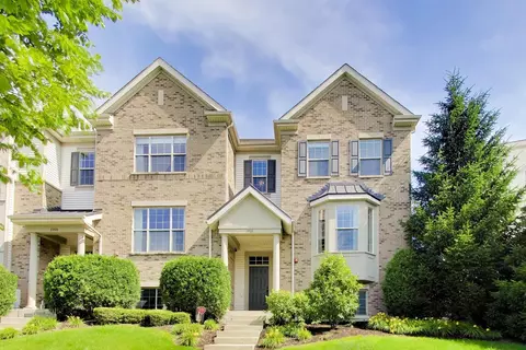 1910 Dauntless Dr, Glenview, IL 60026