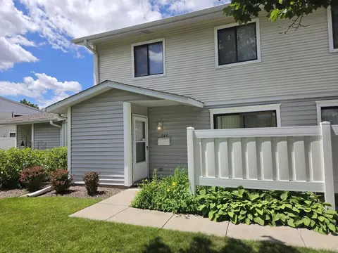 727 Whitesail Dr, Schaumburg, IL 60194