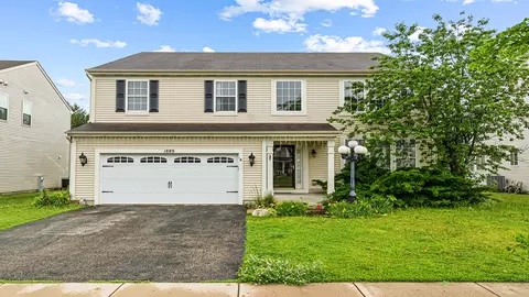 1889 Lake Bluff Ln, Pingree Grove, IL 60140
