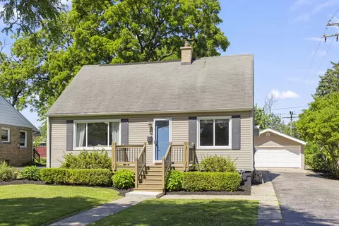 28 N Yale Ave, Villa Park, IL 60181
