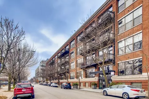 1040 W Adams St #218, Chicago, IL 60607