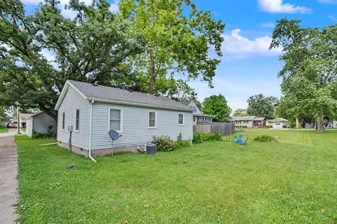Exterior - 4612 26th Ave, Moline, IL 61265 photo 4 of 5