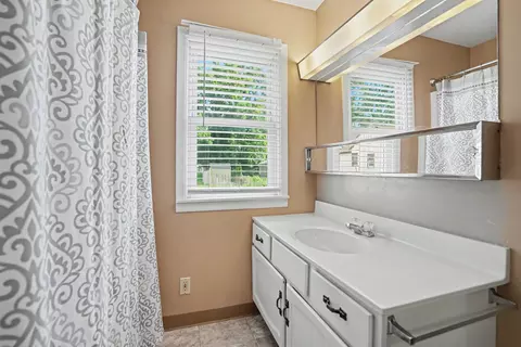 Bath - 4612 26th Ave, Moline, IL 61265 photo 1 of 1