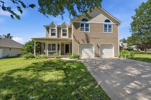 13 Saddlewood Ct, Sugar Grove, IL 60554