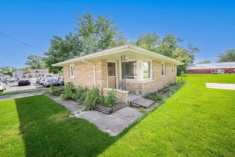 6678 S State Route 1, Saint Anne, IL 60964
