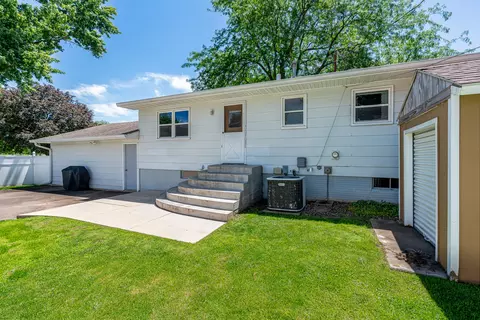 Exterior - 300 W Spring St, Eldridge, IA 52748 photo 2 of 4