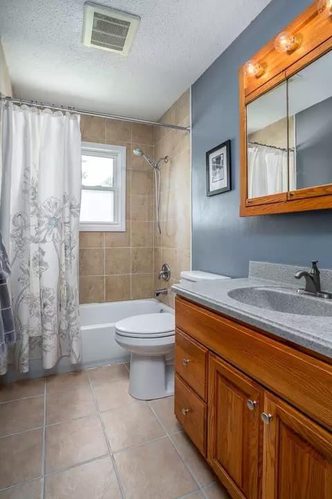Bath - 300 W Spring St, Eldridge, IA 52748 photo 1 of 2