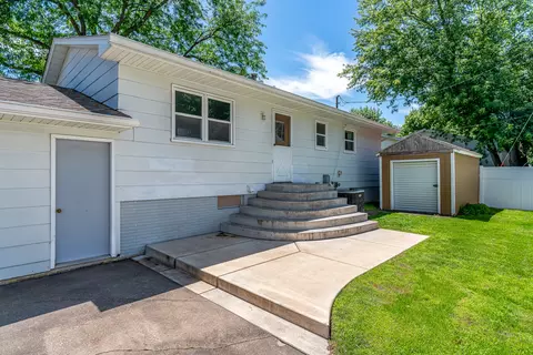 Exterior - 300 W Spring St, Eldridge, IA 52748 photo 4 of 4