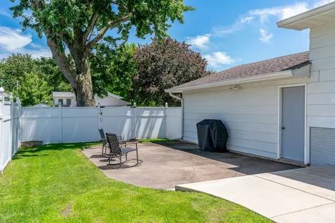 Exterior - 300 W Spring St, Eldridge, IA 52748 photo 3 of 4