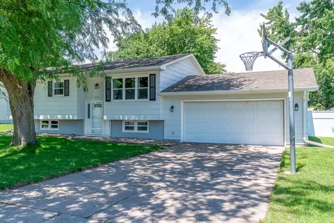 Exterior - 300 W Spring St, Eldridge, IA 52748 photo 1 of 4