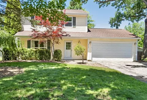 3725 Newport Dr, Island Lake, IL 60042