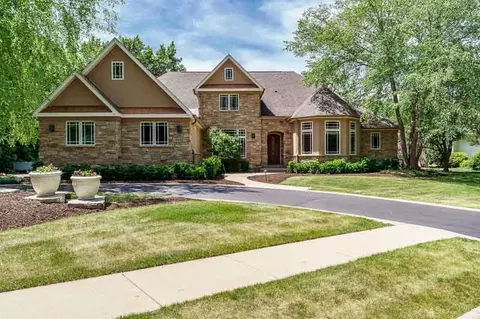 5352 Woodland Pond Ln, Loves Park, IL 61111