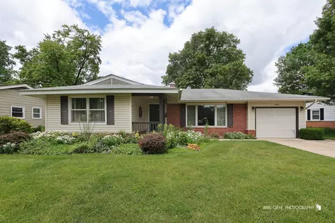 518 Oak St, Elk Grove Village, IL 60007