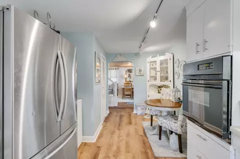 Entry Way - 7522 Arlene Ave, Willowbrook, IL 60527 photo 1 of 1