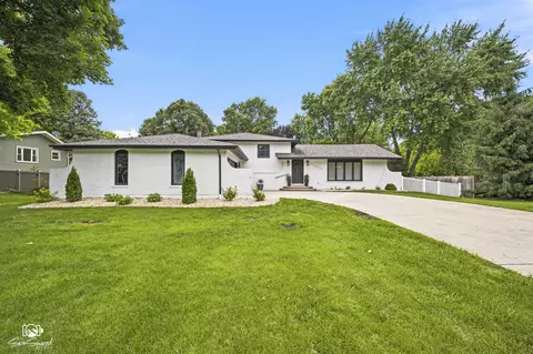 11 S528 Book Rd, Naperville, IL 60564