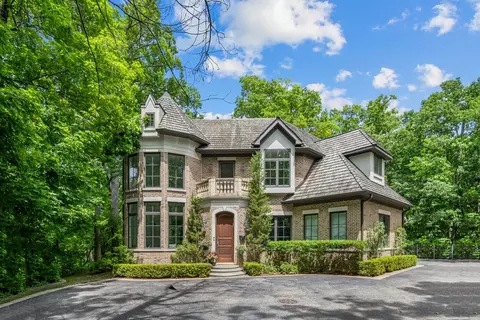 2390 Woodpath Ln, Highland Park, IL 60035