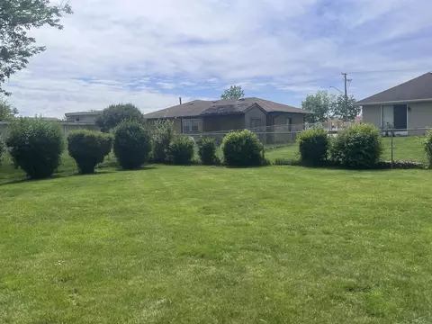 Exterior - 1221 Comet Dr, Aurora, IL 60505 photo 3 of 4